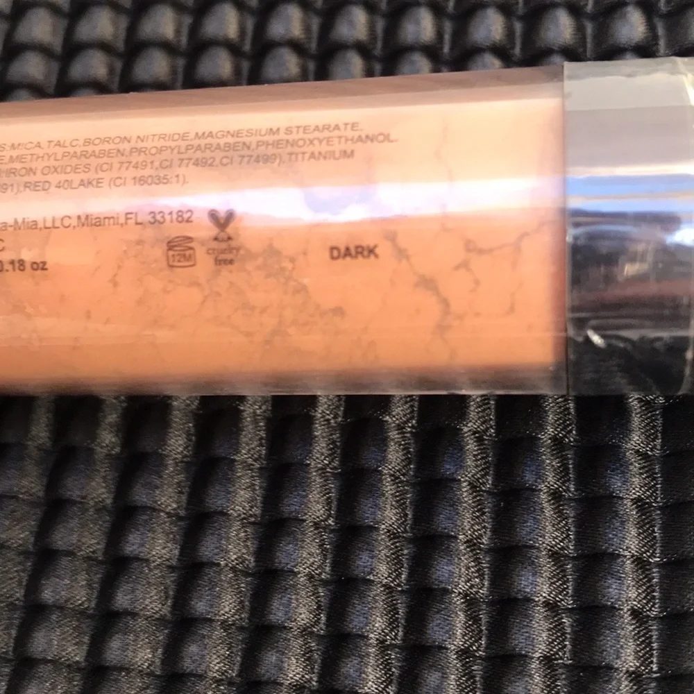 🆕Tempta Mia Mineral Powder Brush (Dark)